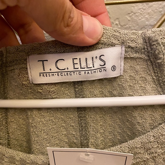 T. C. Elli’s longsleeve in sage
Size small
NWT - Picture 3 of 4